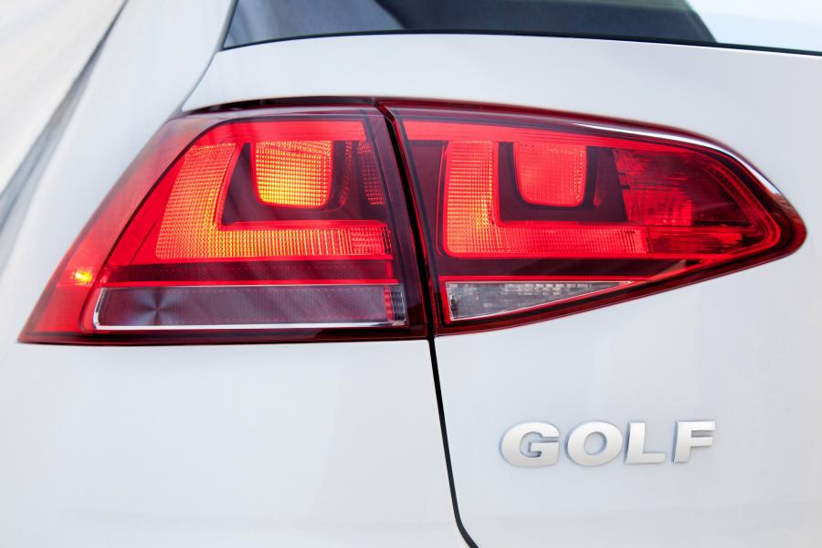  Volkswagen Golf TDI 5-Door 2015 года  (US) (фото 8 из 10)